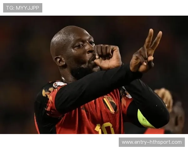 卢卡库倚住后卫的动作教科书般标准，比利时继续压制主导权