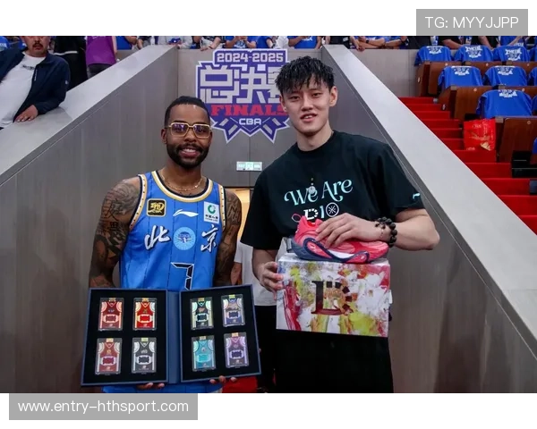 拉塞尔专注起步练习，团队给予积极反馈